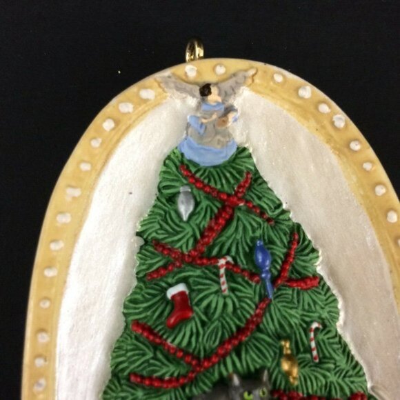 1995 Christmas Morning Hallmark Decoration Ornament Tree Presents Cat Dog Family - Picture 11 of 12
